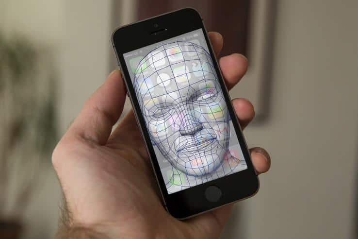 iPhone8 facial recognition feature