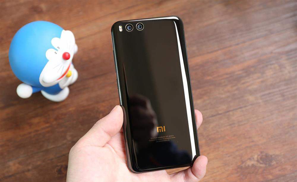 Xiaomi Mi6 back image showing its black color