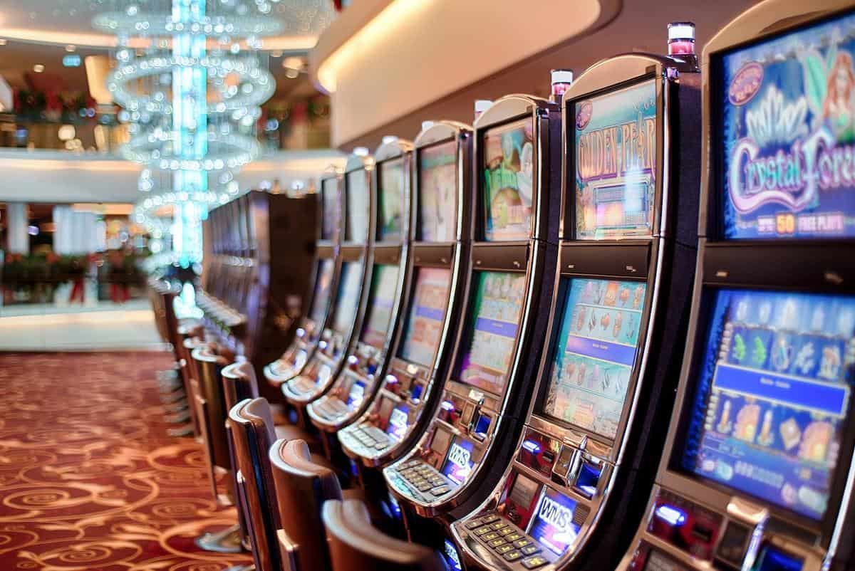 slot-machines-at-casino-free-public-domain-cc0-image