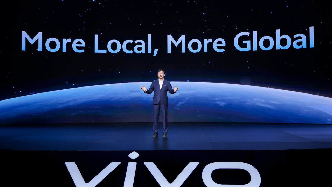 vivo executive on stage at the OriginOS 6 global launch event, More Local More Global